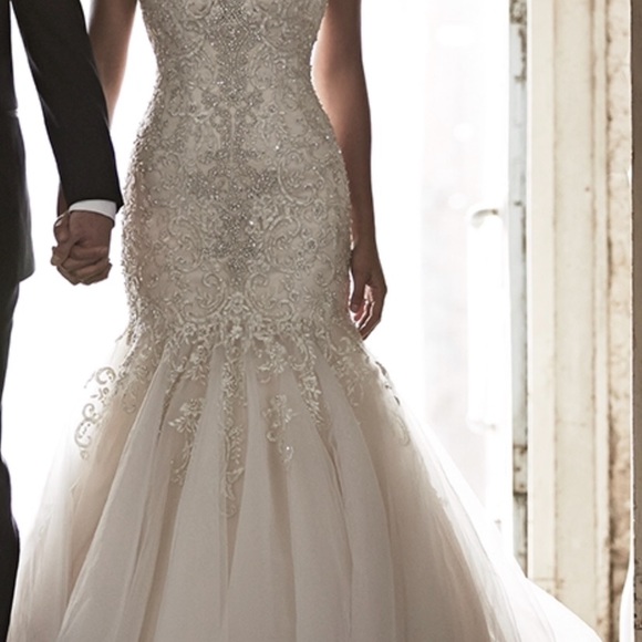 Very gentle used allure wedding dress